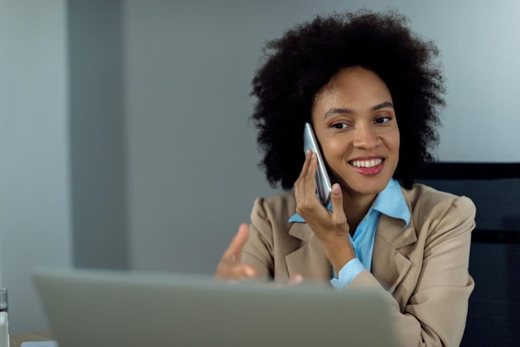Empleado virtual IA de recepción telefónica: Revoluciona tu Centralita en 2026